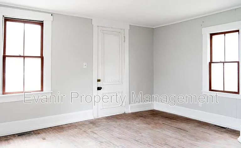 126 N Walnut St — Photo 5