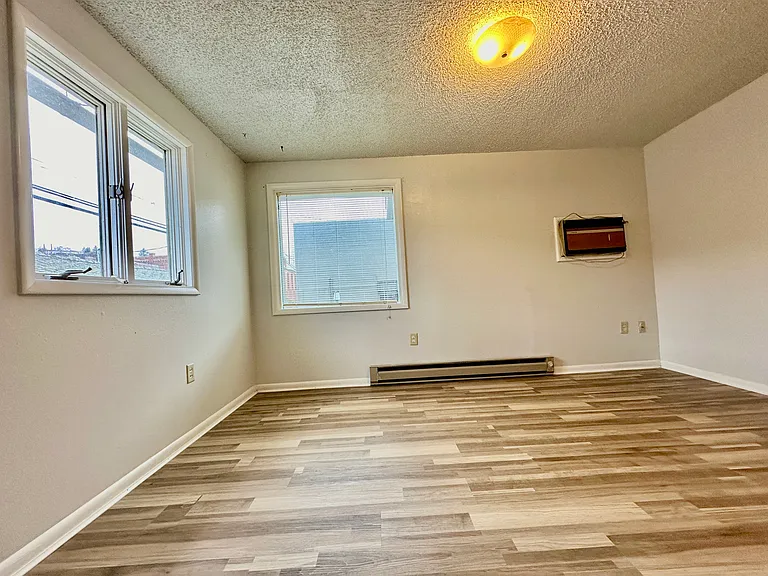 204 S Mill St — Photo 16