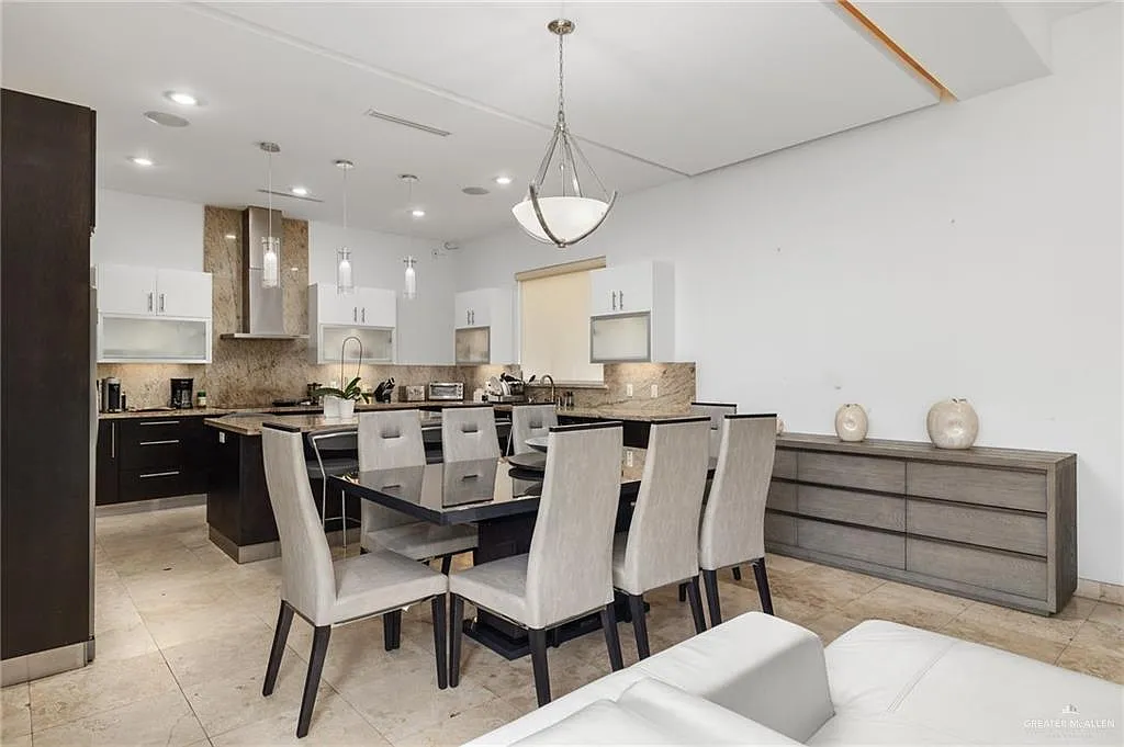 3 bed, 3.5 bath, 2626 sqft, $2,300 — Photo 4