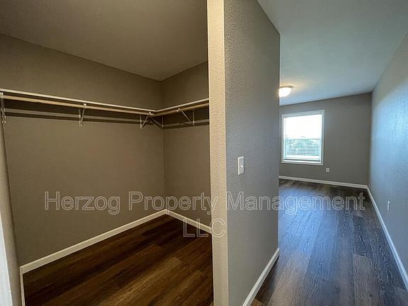 4th image of 1011 30th St NW APT 122