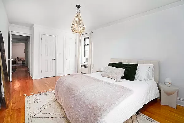 Rented by Waldstar Real Estate LLC | media 6