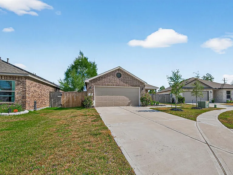 15171 Willow Tree Ln — Photo 2