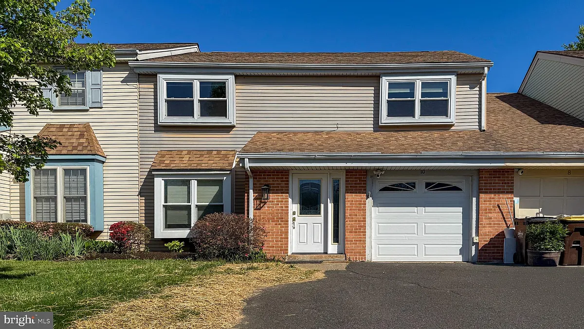 Building Photo - 10 Cedarbrook Dr