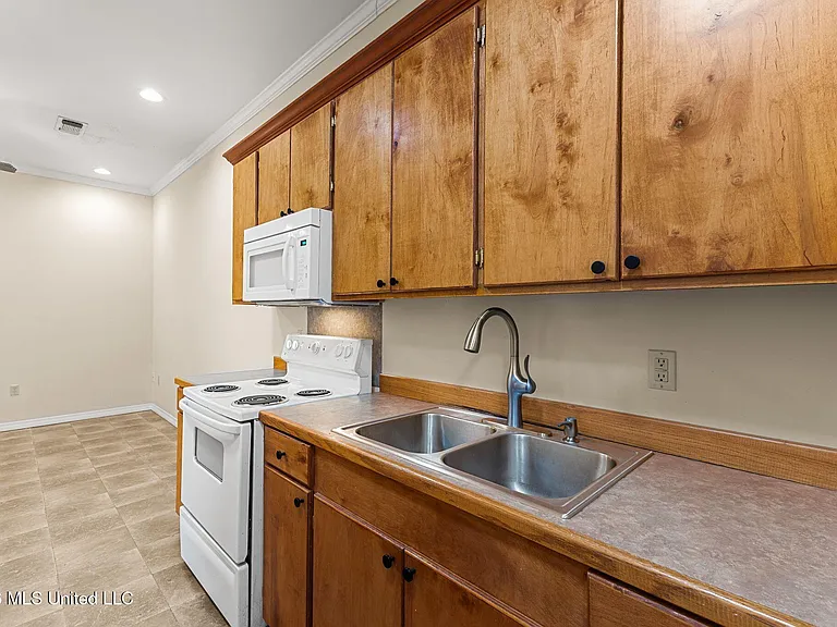 2 W Lakeview Dr #6 — Photo 12