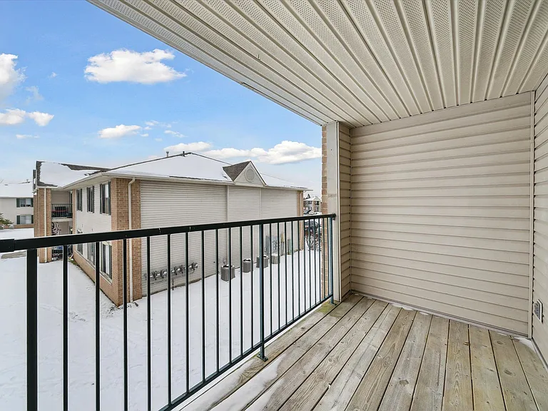 Two Bedroom (Classic) - 2 Bed / 2 Bath - 897 Sq.Ft.