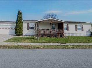 100 Golden Pond Est, Akron, NY 14001