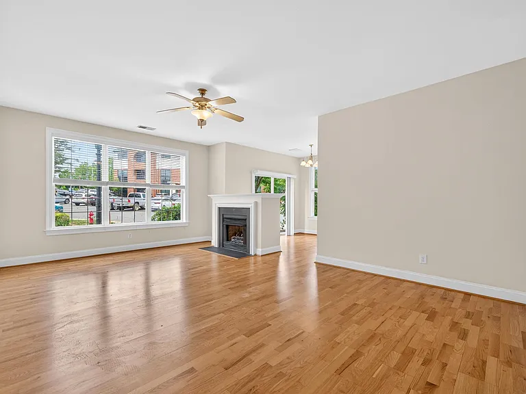 949 Glenwood Station Ln #101 — Photo 11