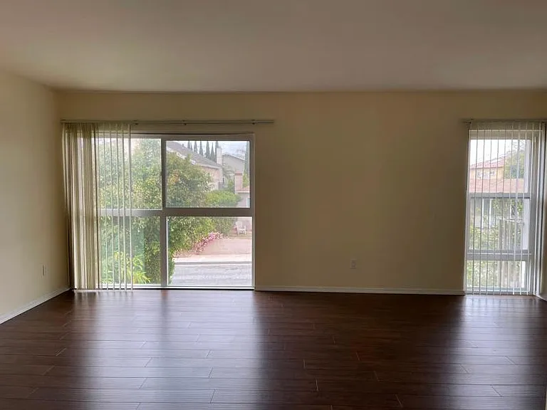 2104 Huntington Ln #C — Photo 2