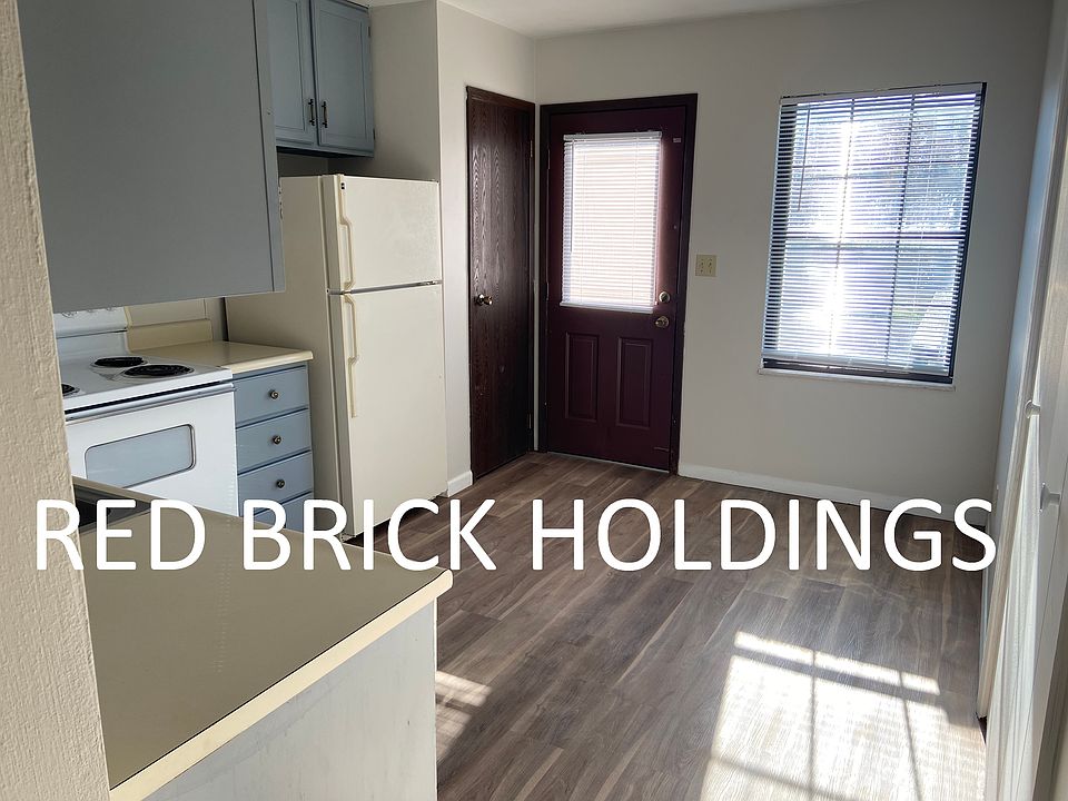 Kitchen, rear entry