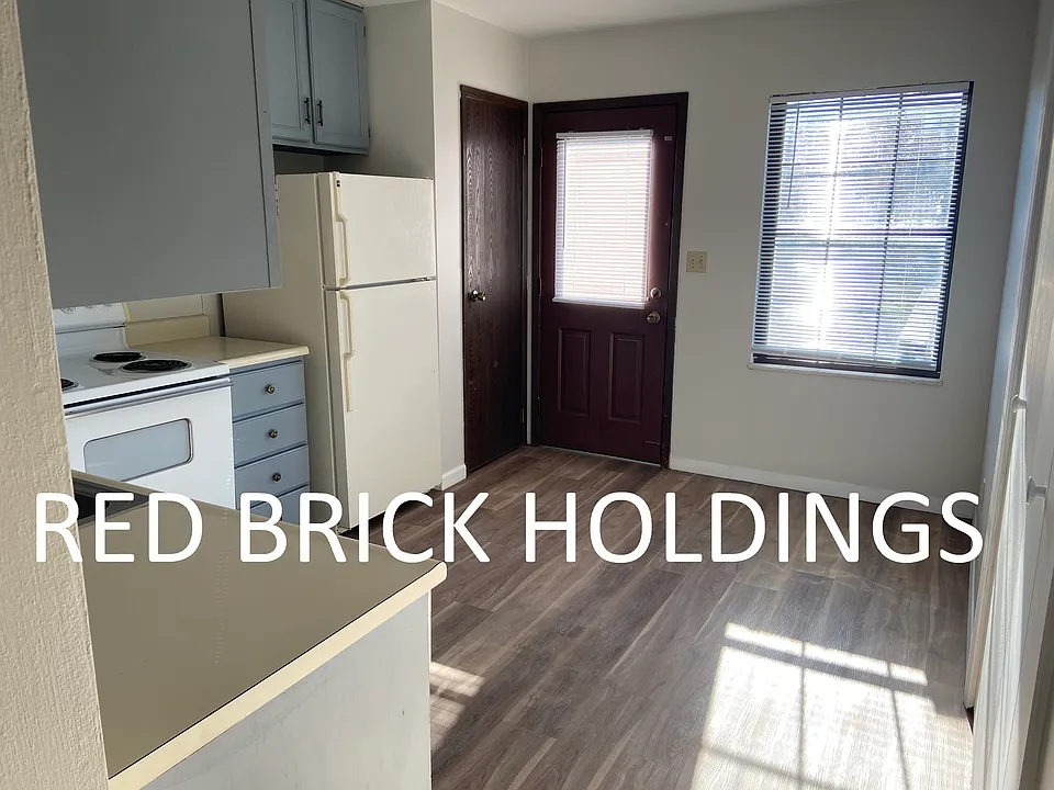 Kitchen, rear entry