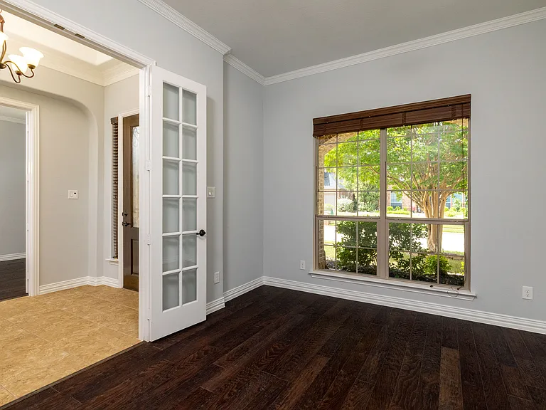 305 Dorset Ct — Photo 14