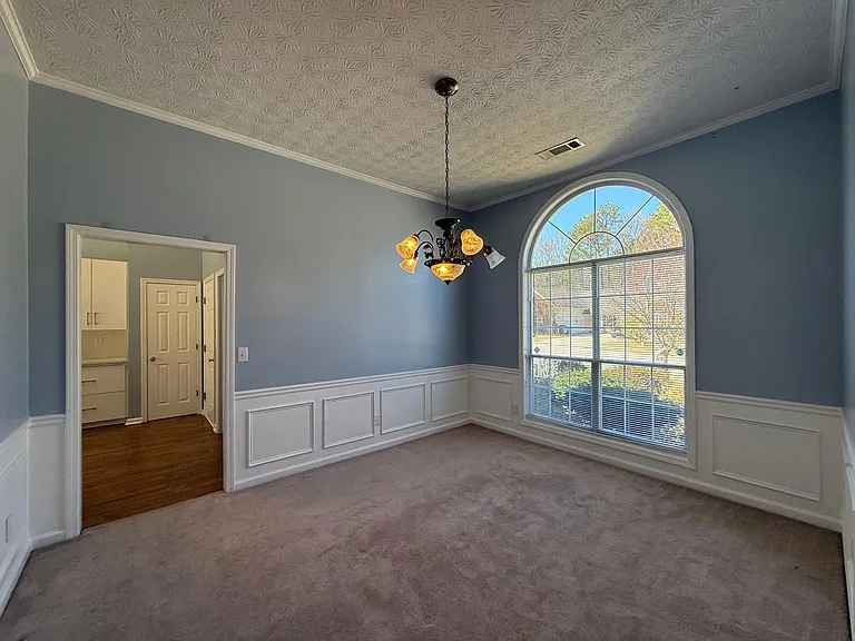 2029 Manor Oak Ln — Photo 10