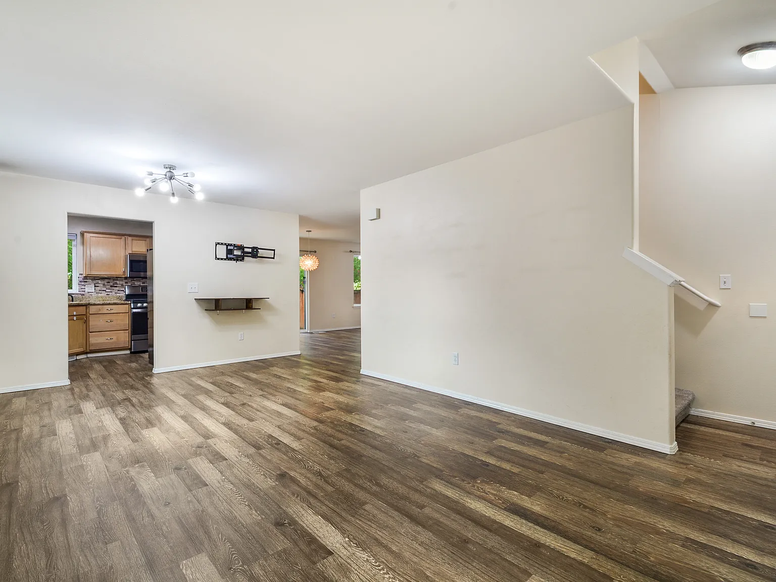 4 bed, 2.5 bath, 1827 sqft, $3,600 — Photo 4