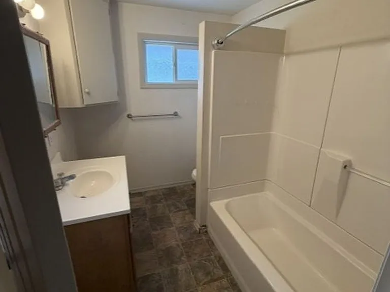 512 S Yew St — Photo 3