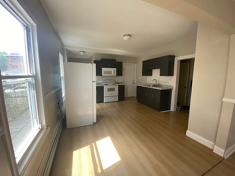 30 Shultas Pl — Photo 2
