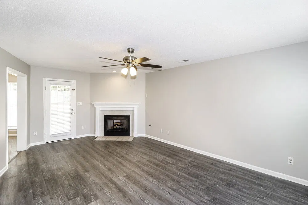 4 bed, 2.5 bath, 1963 sqft, $2,115 — Photo 4