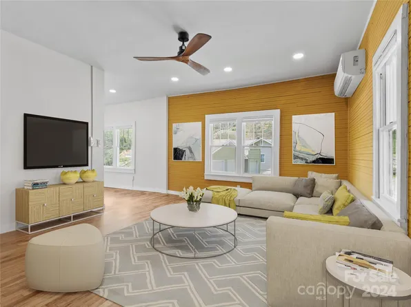 211 Pensacola Rd, Burnsville, NC 28714