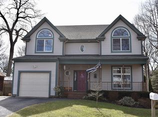 47A Ridgefield Rd, Centerport, NY 11721