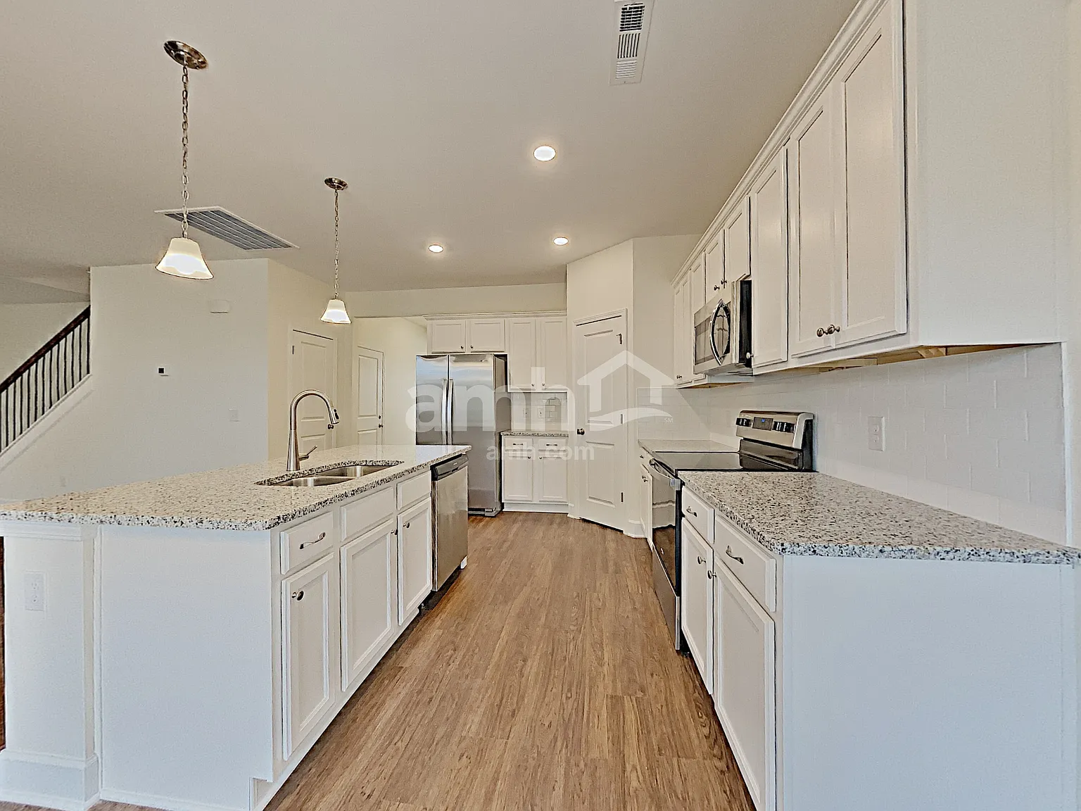 4 bed, 2.5 bath, 2209 sqft, $2,535 — Photo 3