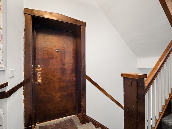 4th image of 2611 N Dayton St #1