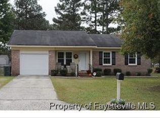 5865 Hunting Ridge Rd, Hope Mills, NC 28348