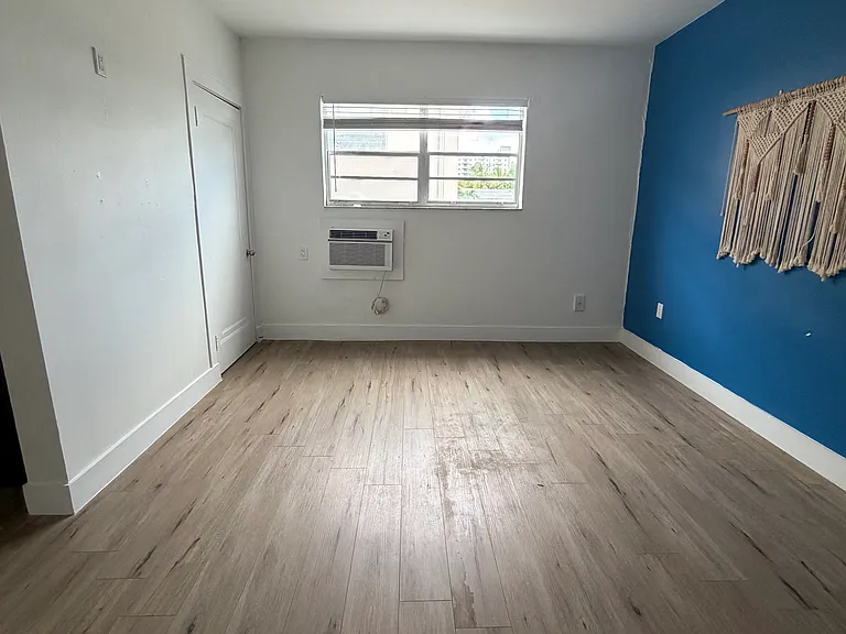 1029 SW 5th St #9 — Photo 17