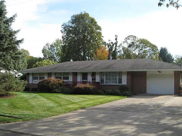 93 McLeod Ave photo 1