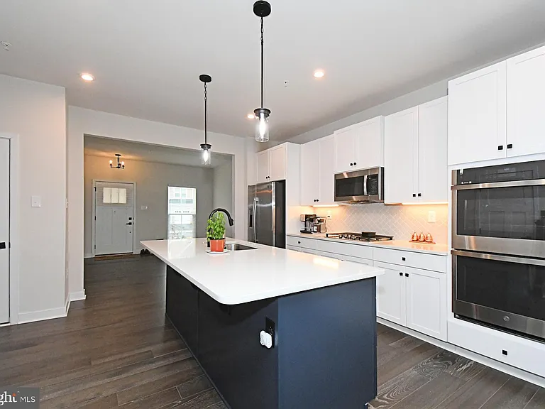 500 Sterling Dr — Photo 11