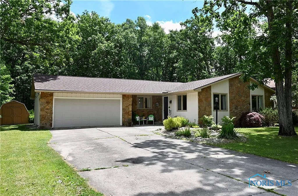 1851 Sherwood Dr photo 1