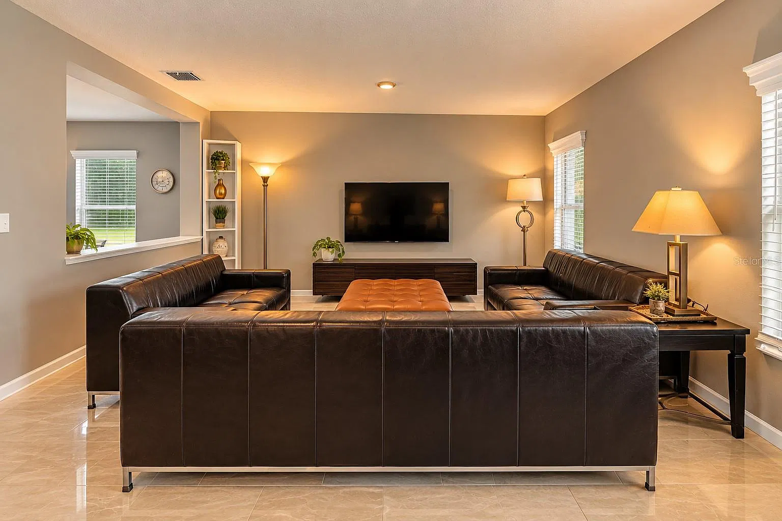 3 bed, 2.0 bath, 1880 sqft, $2,500 — Photo 2