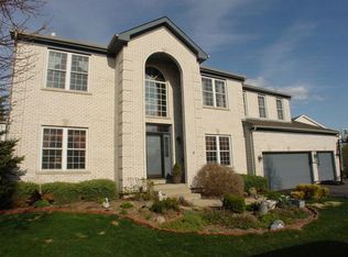 1 Twelve Lakes Ct, Lake In The Hills, IL 60156