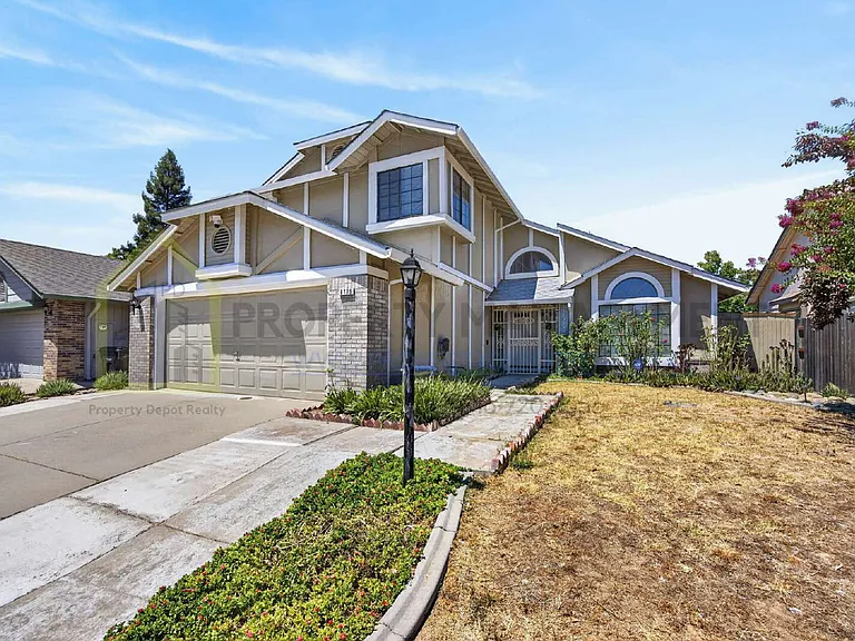 8779 Brittany Park Dr — Photo 3