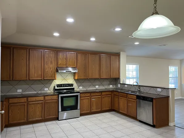 209 Serenade Ln, Euless, TX 76039