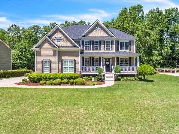 8960 Forest Path Dr, Gainesville, GA 30506