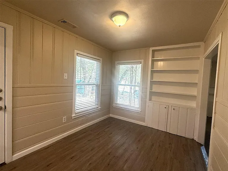 4718 Normandy Rd — Photo 9