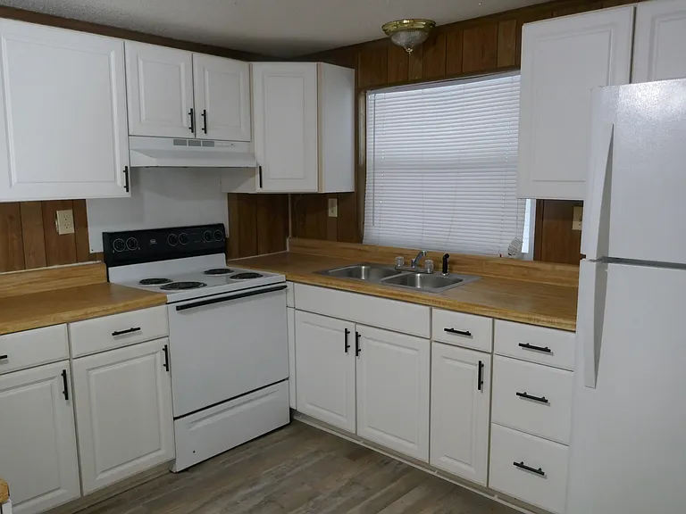 1409 Millpond Rd — Photo 2