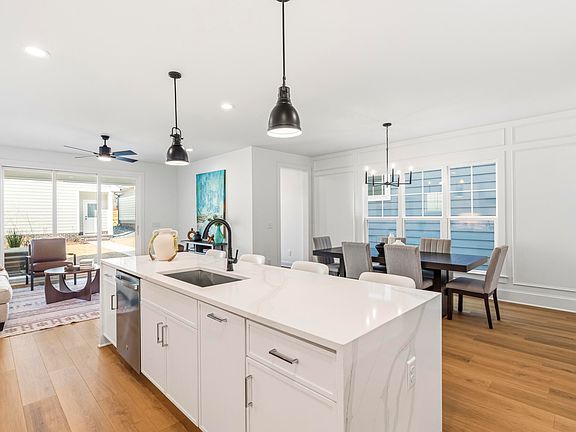 5th image of 722 Powell Dr