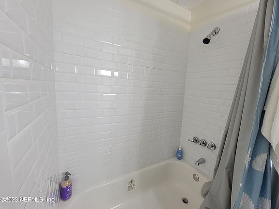 4th image of 4319 MELISSA Court W