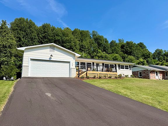 3rd image of 949 Emerald Valley Cir