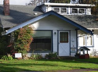 1030 E Washington Ave, Cottage Grove, OR 97424