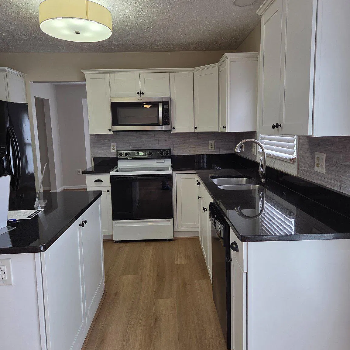 4 bed, 2.5 bath, 1826 sqft, $3,250 — Photo 2