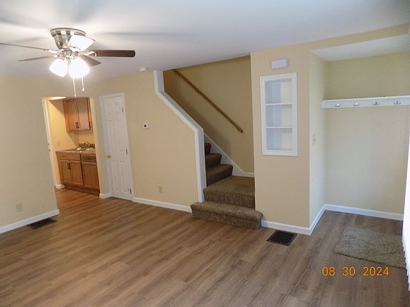 3rd image of 450 Albert St #A