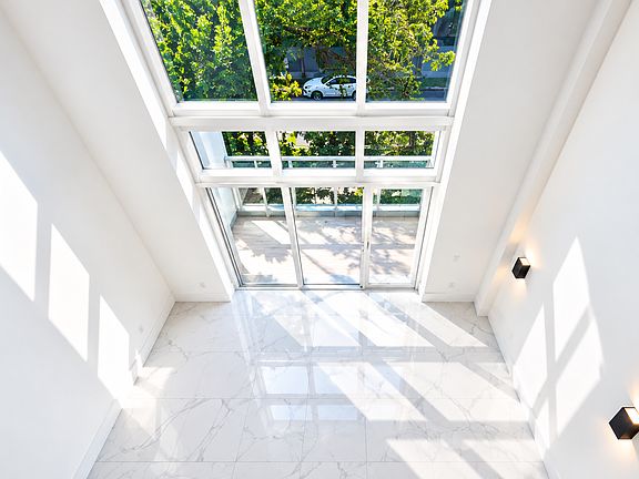 4th image of 456 NE 39th St #20