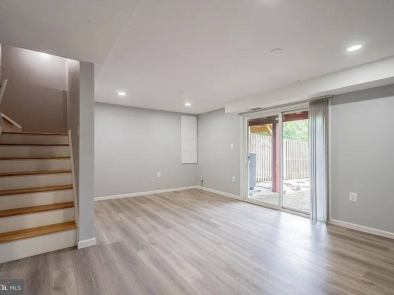 5844 Banning Pl — Photo 4