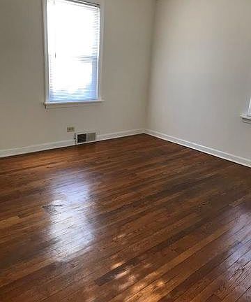 2nd image of 22040 Main St