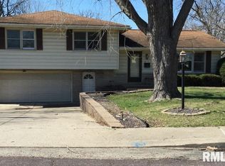 5425 N Nottingham Pl, Peoria, IL 61614