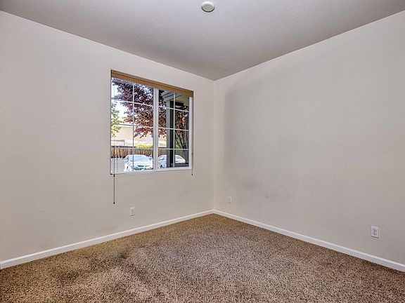 4th image of 1033 White Peach Way