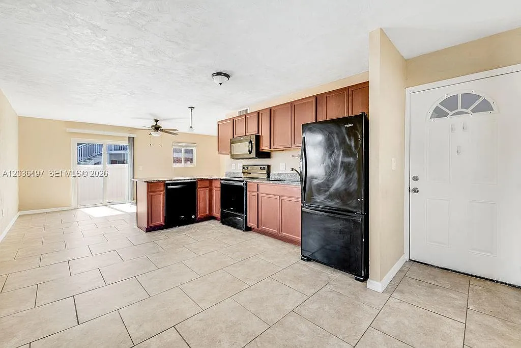 2 bed, 1.0 bath, $1,500 — Photo 1