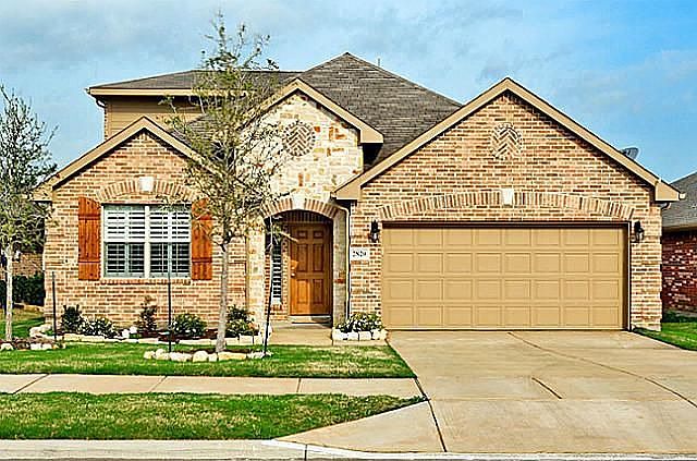 1st image of 2820 Cresent Lake Dr