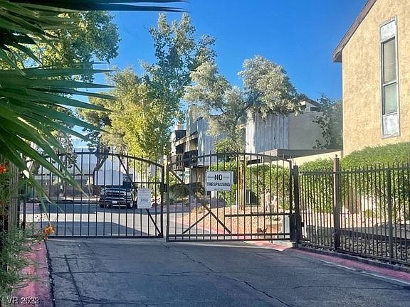 2nd image of 680 Fernwood Ln